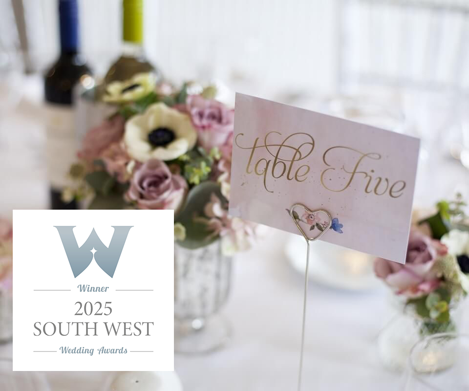elfordleigh-wedding-table-with-award-logo-2025